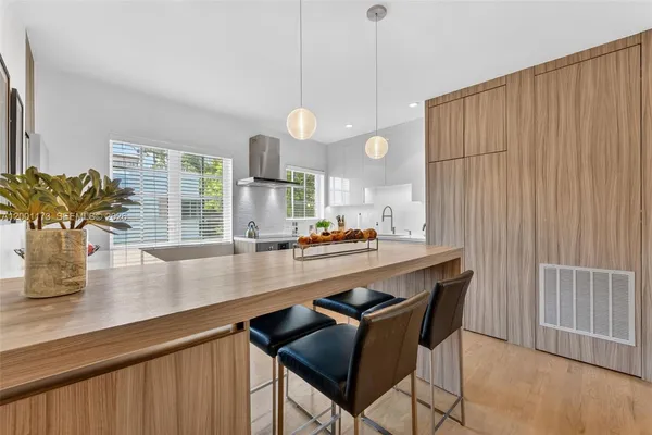 $415,000 | 1205 Meridian Avenue, Unit 3, Miami Beach, FL 33139