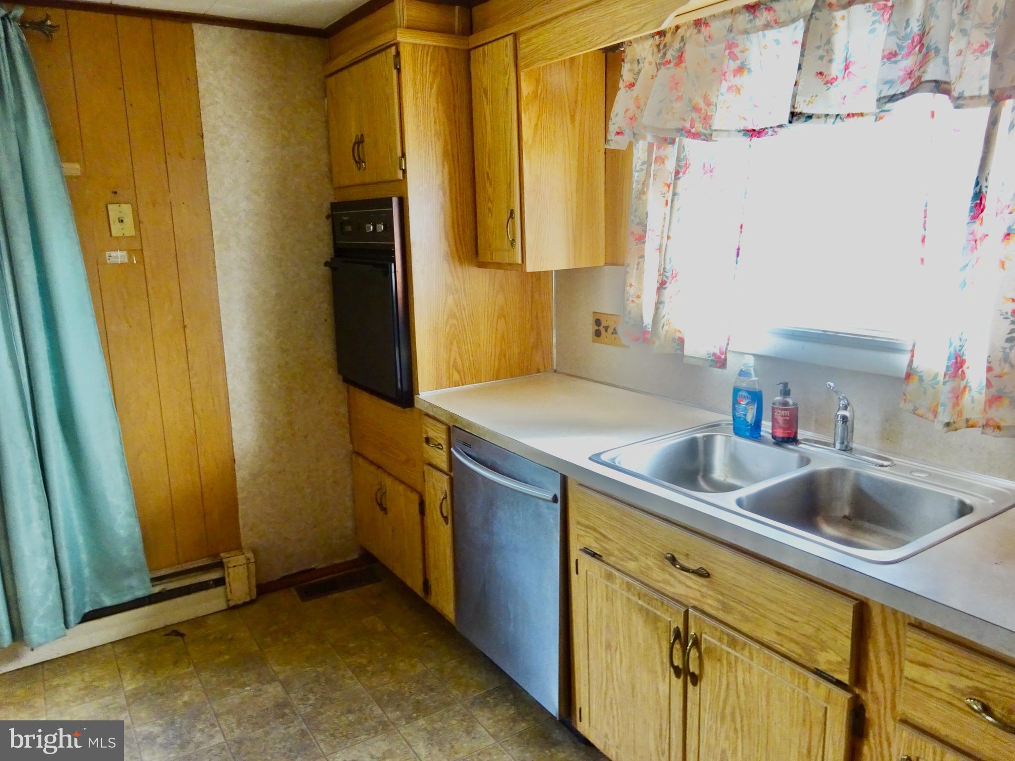 72 Kremp Road Mohnton, PA 19540 - Photo 4 of 55 28 Handle Kitchen