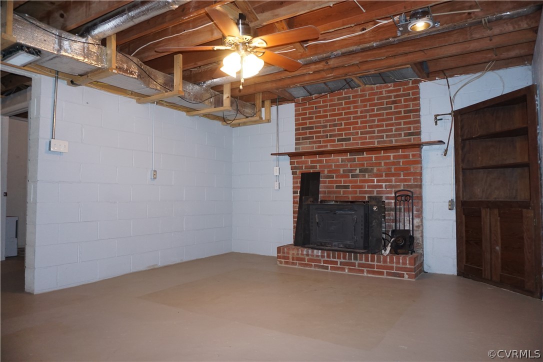 17322 Old Ridge Road Montpelier, VA 23192 - Photo 33 of 50 a view of a livingroom with fireplace and a window