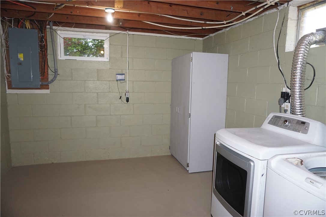 17322 Old Ridge Road Montpelier, VA 23192 - Photo 39 of 50 a utility room with dryer and washer