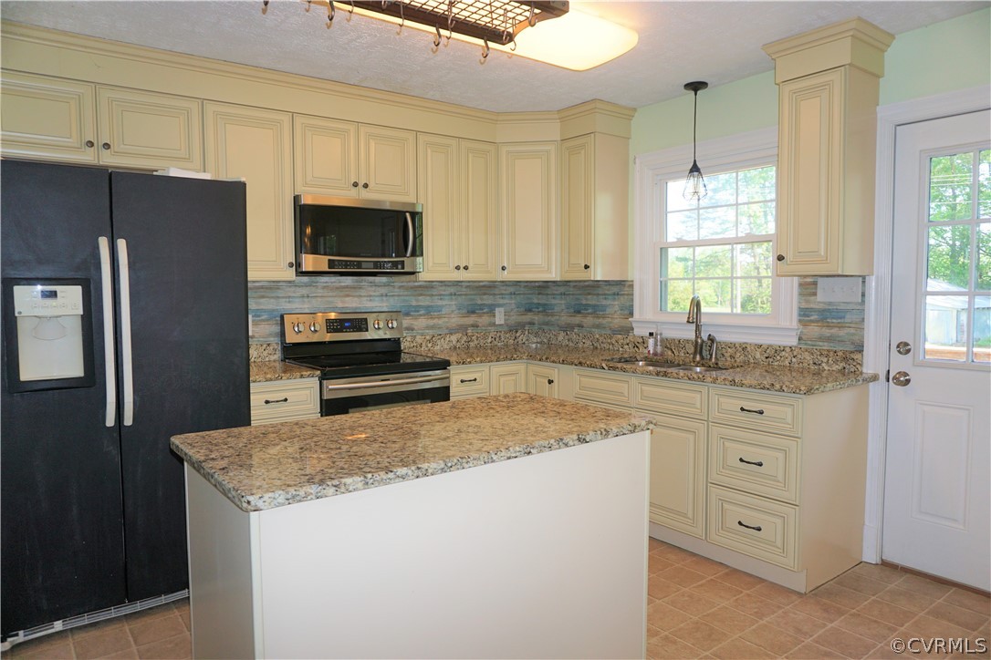 17322 Old Ridge Road Montpelier, VA 23192 - Photo 8 of 50 a kitchen with granite countertop a sink stove and refrigerator