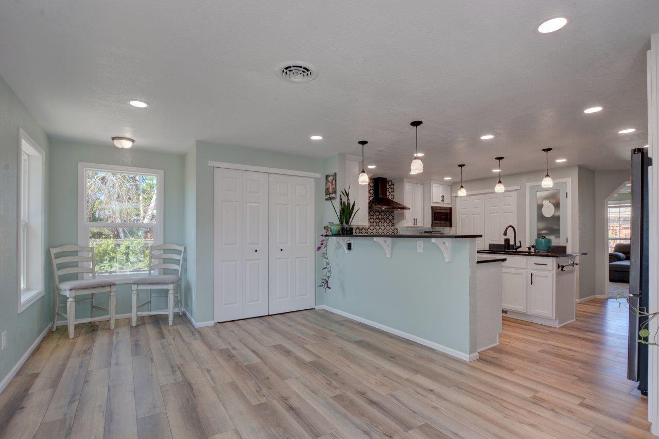 1733 Jessica Circle Central Point, OR 97502 - Photo 10 of 49 10