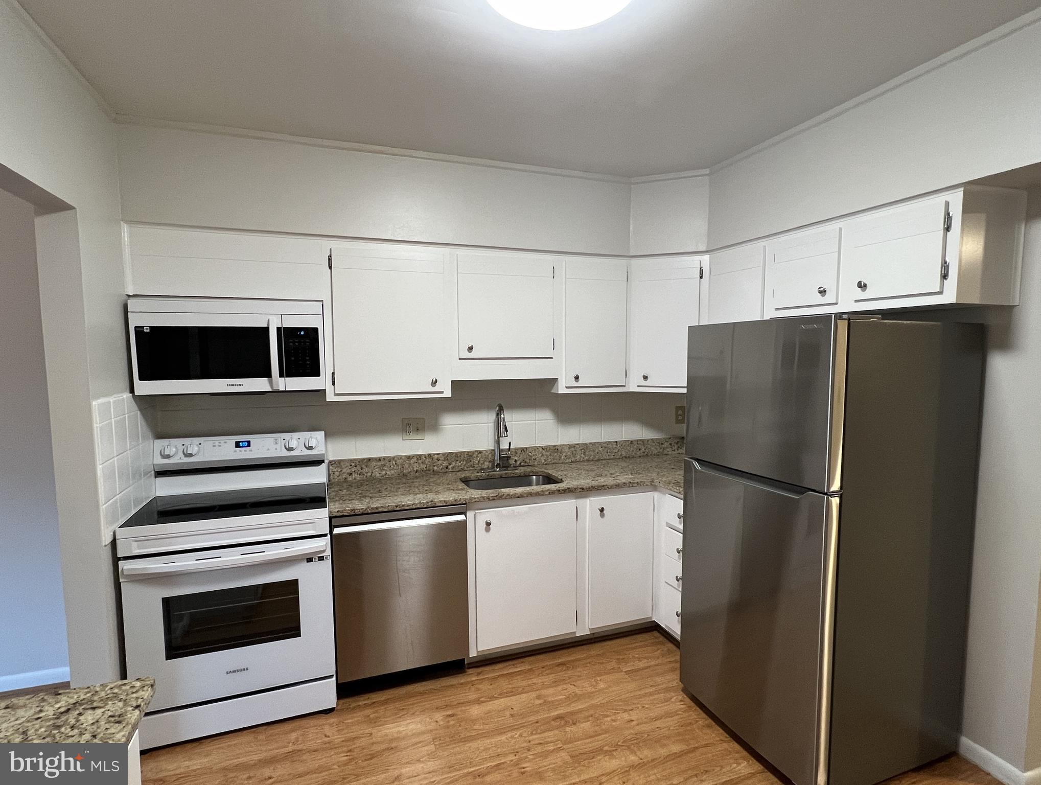 3 Glenamoy Road, Unit 202 Lutherville-Timonium, MD 21093 - Photo 3 of 9