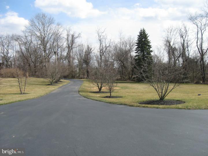 458 Indian Run Road Glenmoore, PA 19343 - Photo 13 of 17 Driveway