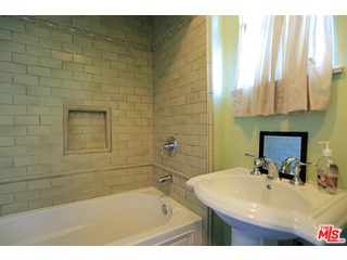 3617 Homeway Drive View Park, CA 90008 - Photo 16 of 35