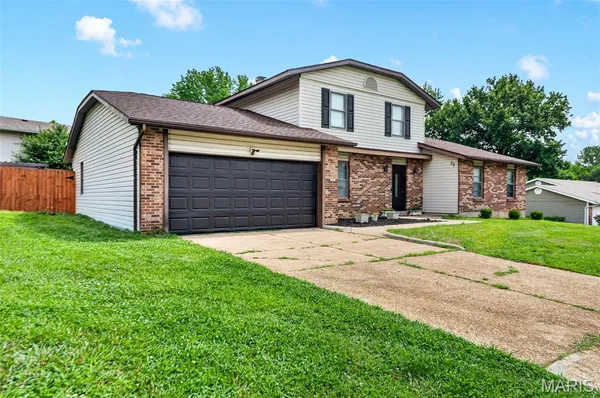 $440,000 | 20 Sandalwood Court, St. Charles, MO 63304