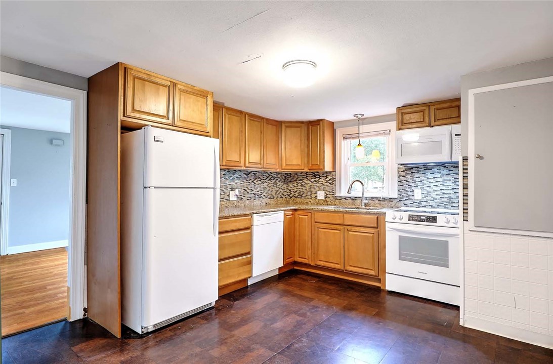 264 Phillips Street Woonsocket, RI 02895 - Photo 9 of 34