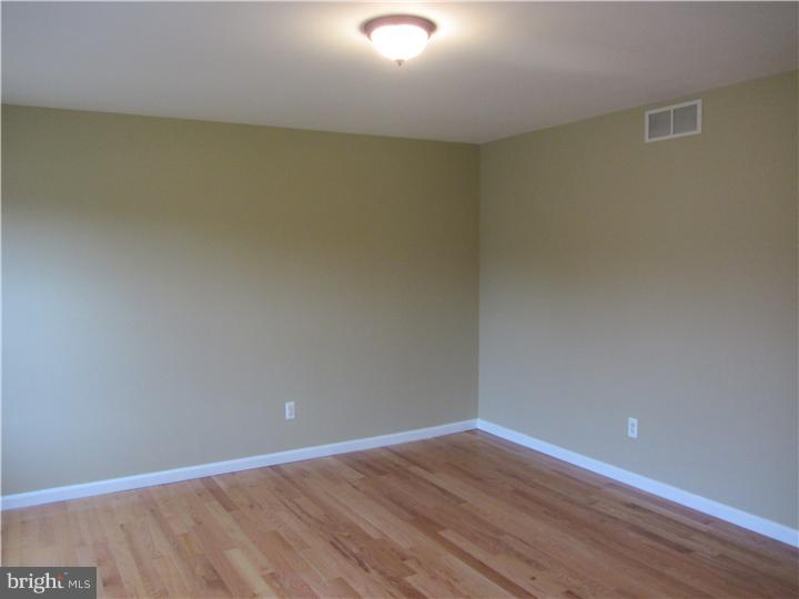 390 Pfister Road Jackson, NJ 08527 - Photo 4 of 19 Dining Room