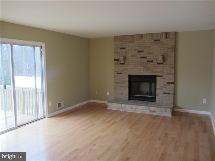 390 Pfister Road Jackson, NJ 08527 - Photo 7 of 19 Family Room