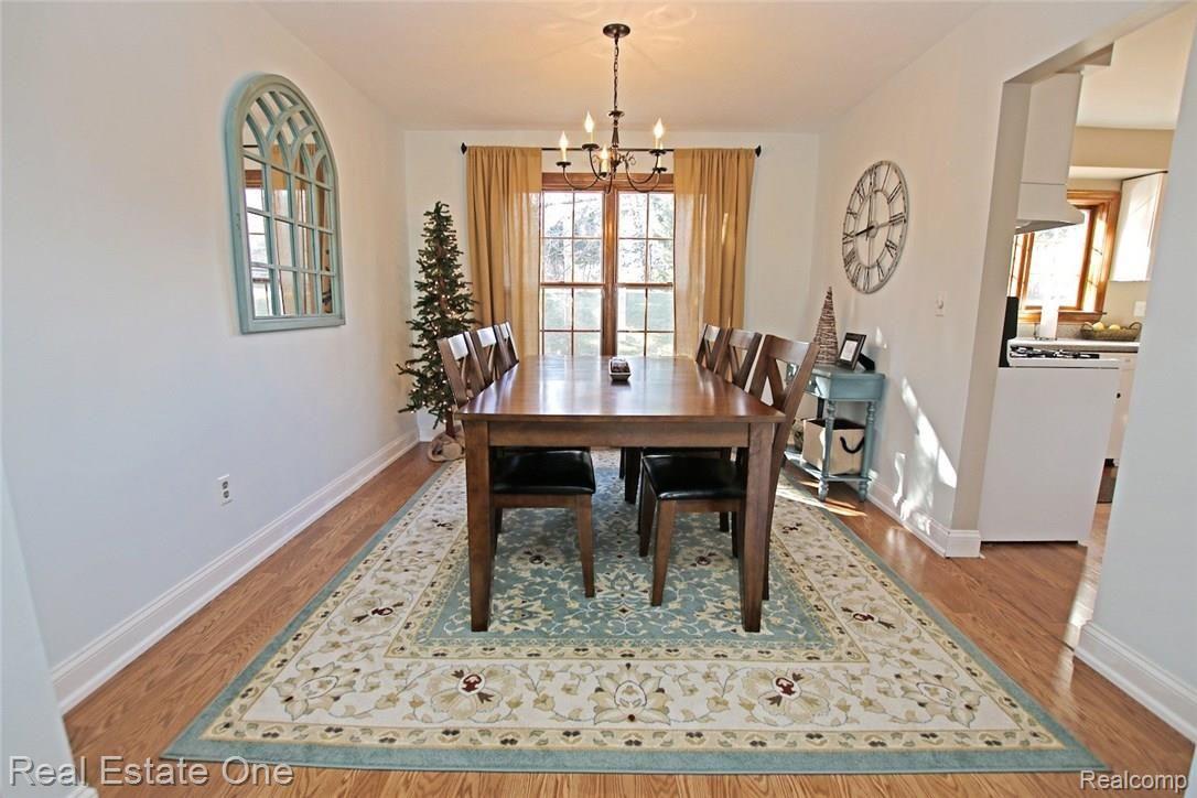 1345 East Fairview Lane Rochester, MI 48306 - Photo 12 of 58 12) Dining Room.jpg