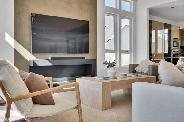 $3,025,000 | 719 1st Place, Hermosa Beach, CA 90254