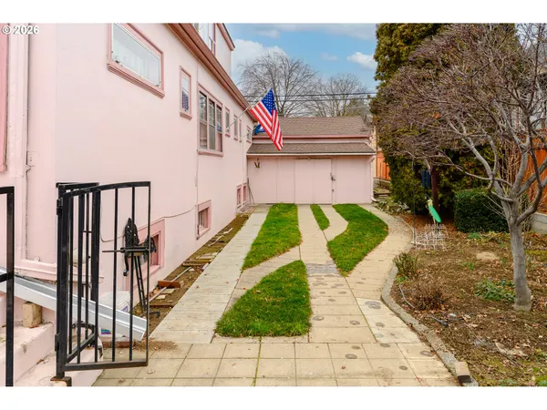 a view of entryway with a front door