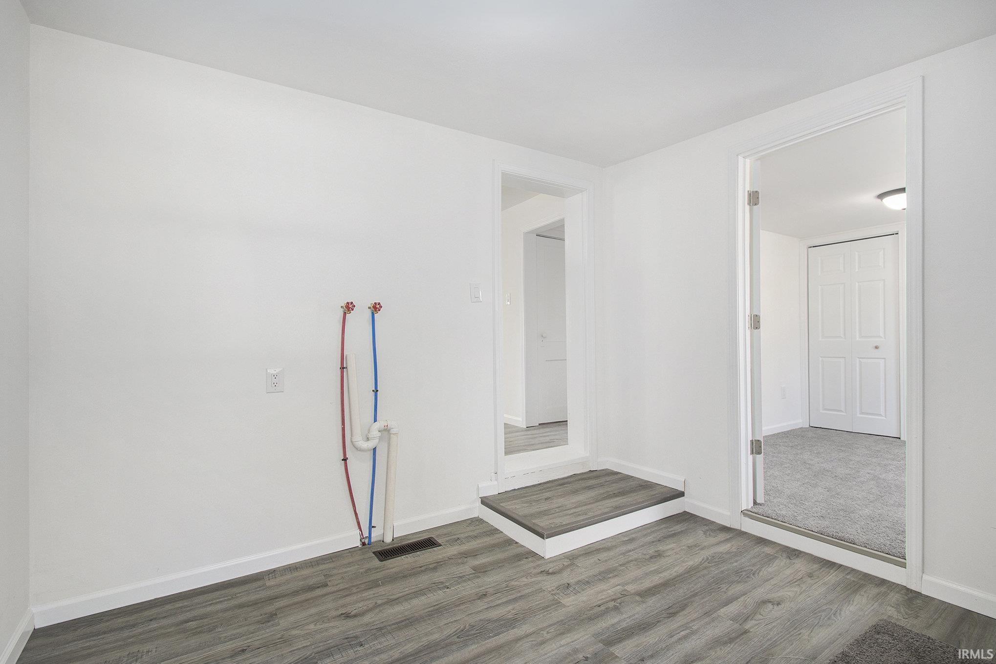 55328 Moss Road South Bend, IN 46628 - Photo 17 of 19 Gallery Image 17