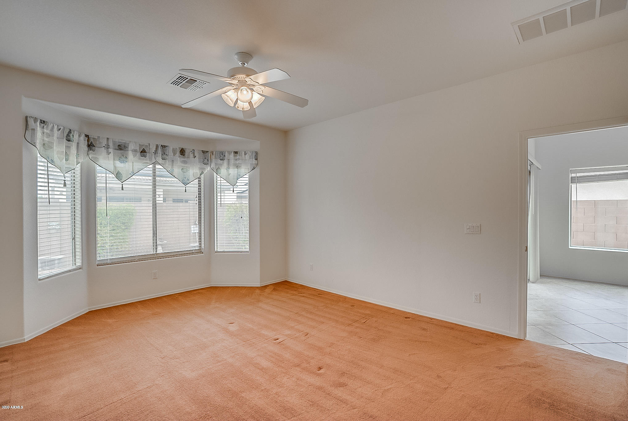 14654 West Hearn Road Surprise, AZ 85379 - Photo 4 of 49 Hearn-40