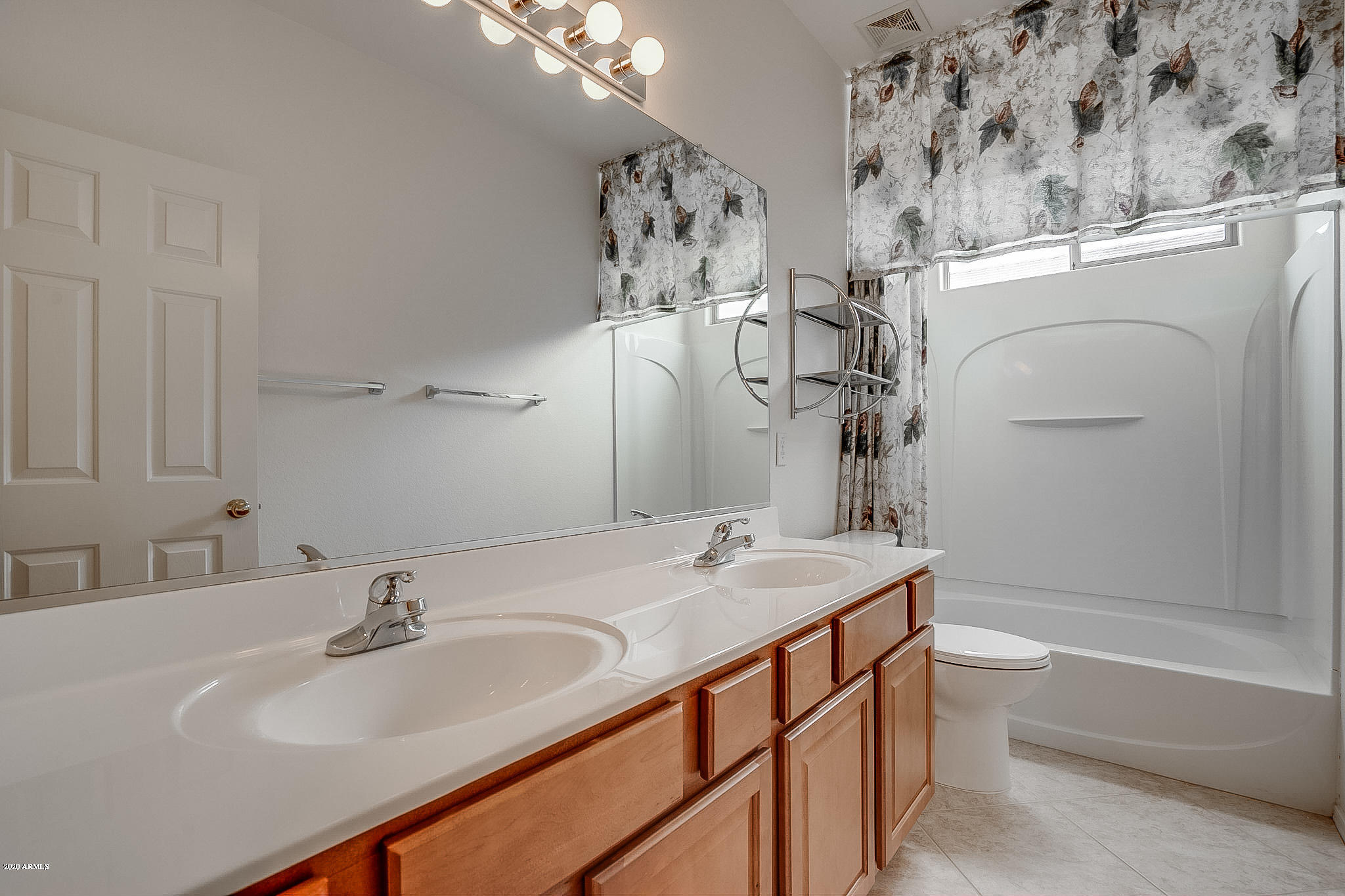 14654 West Hearn Road Surprise, AZ 85379 - Photo 5 of 49 Hearn-32