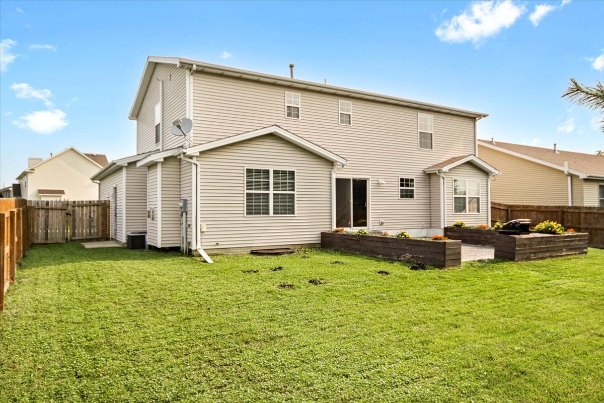 705 Approach Road Normal, IL 61761 - Photo 4 of 36
