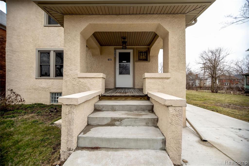 902 Atkinson Street Detroit, MI 48202 - Photo 4 of 69