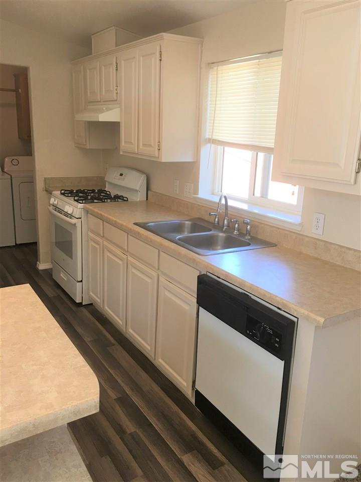 131 Platinum Pointe Way Reno, NV 89506 - Photo 8 of 25 Photo 8