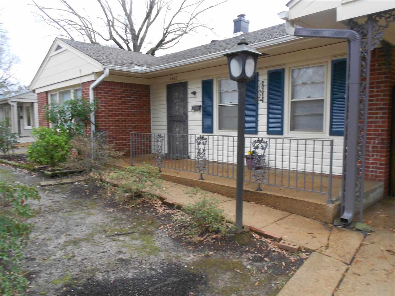 SWEET COVERED FRONT PORCH AND LOW MAINTAINENCE EXTERIOR WITH ALL VINYL SIDING AND BRICK.