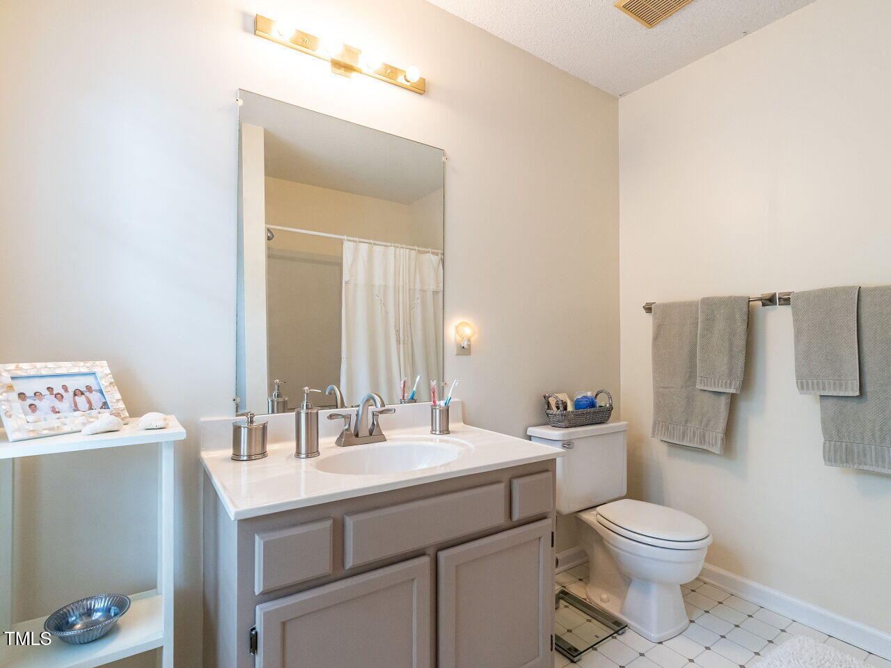 7312 Sweet Bay Lane Raleigh, NC 27615 - Photo 22 of 25 022-1280x960-bathroom