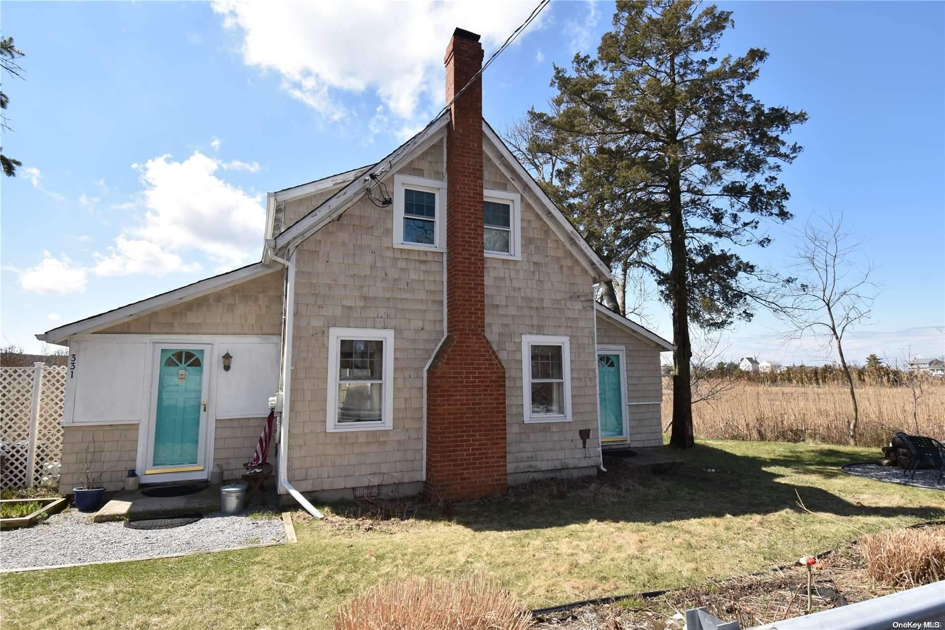 331 Sound Road Wading River, NY 11792 - Photo 1 of 1 Antique craftsman