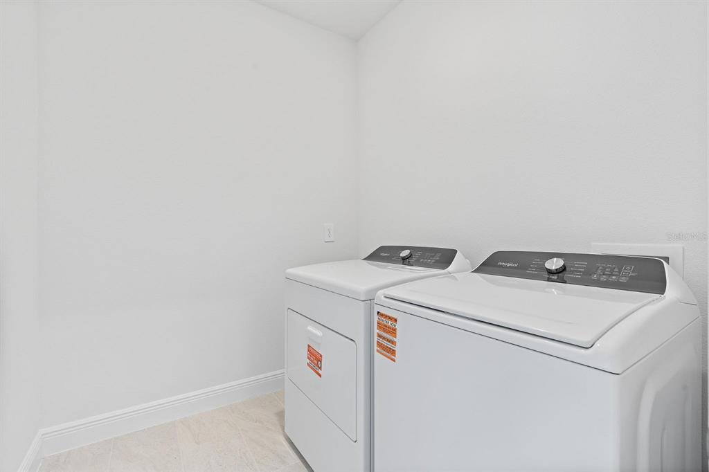 2276 Hen Road Minneola, FL 34715 - Photo 27 of 40 a utility room with dryer and washer