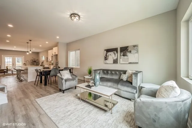 $749,900 | 530 East 44th Place, Chicago, IL 60653