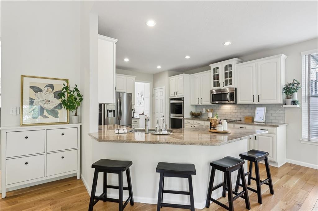319 Buffalo Ridge Road Peters Township, PA 15317 - Photo 21 of 47 Huge Granite Peninsula for Extra Seating