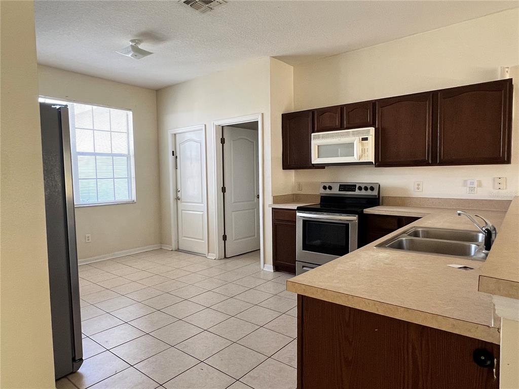 209 Round Man Street Leesburg, FL 34748 - Photo 11 of 36