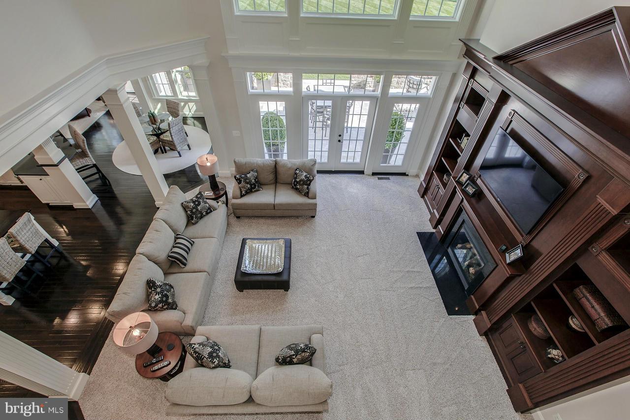 1659 Hunting Crest Way Vienna, VA 22182 - Photo 13 of 30 Family Room