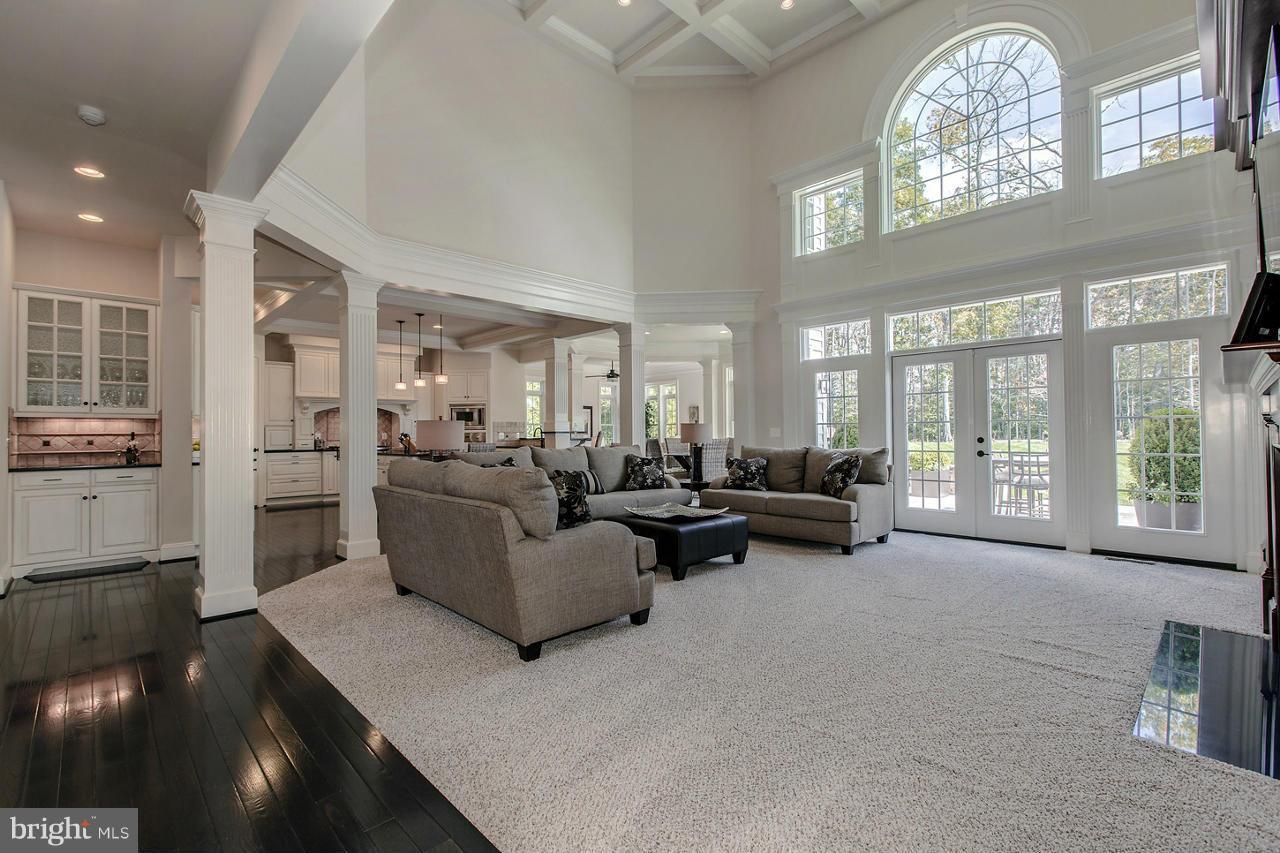 1659 Hunting Crest Way Vienna, VA 22182 - Photo 14 of 30 Family Room
