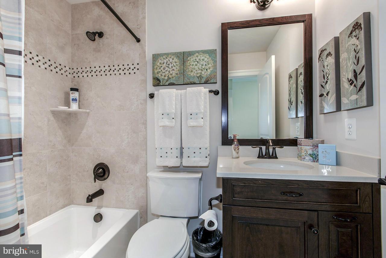 1659 Hunting Crest Way Vienna, VA 22182 - Photo 26 of 30 Bath