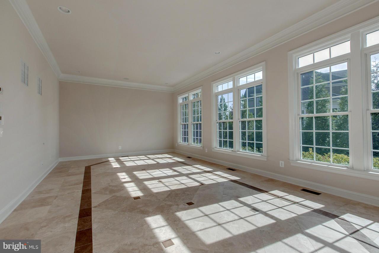 1659 Hunting Crest Way Vienna, VA 22182 - Photo 28 of 30 Sunroom