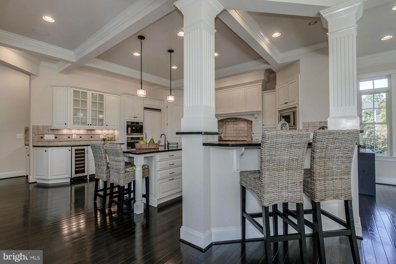 1659 Hunting Crest Way Vienna, VA 22182 - Photo 10 of 30 Kitchen