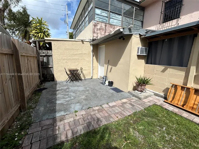 $425,000 | 3806 Southwest 84th Avenue, Unit 17E, Miami, FL 33155