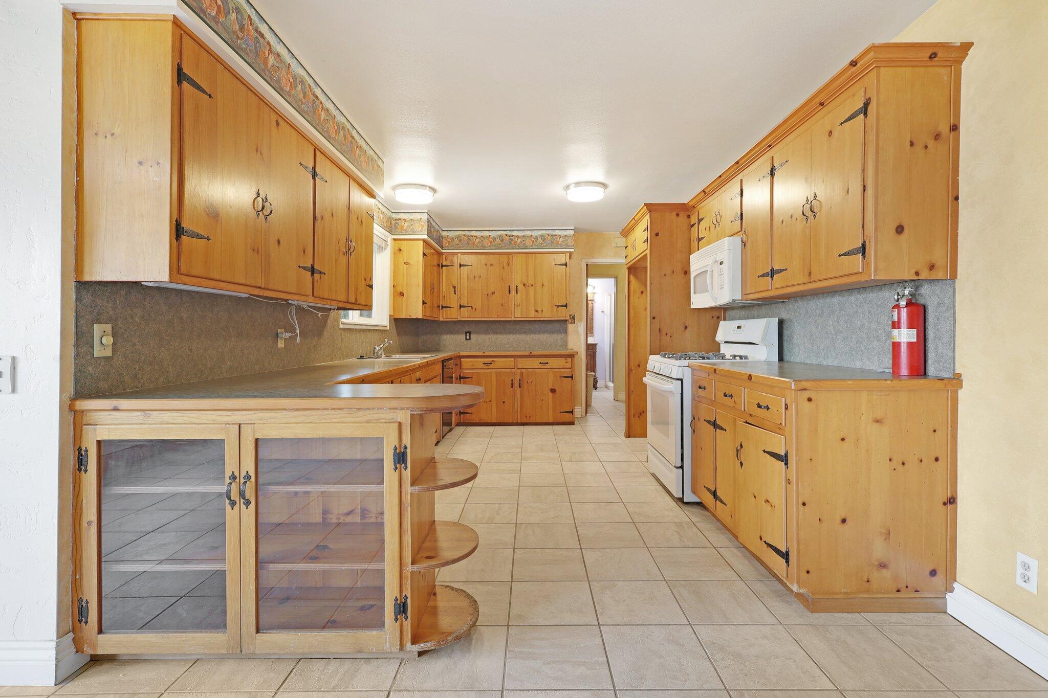 6941 Riverside Drive Redding, CA 96001 - Photo 5 of 21 11-web-or-mls-8Q0A4674