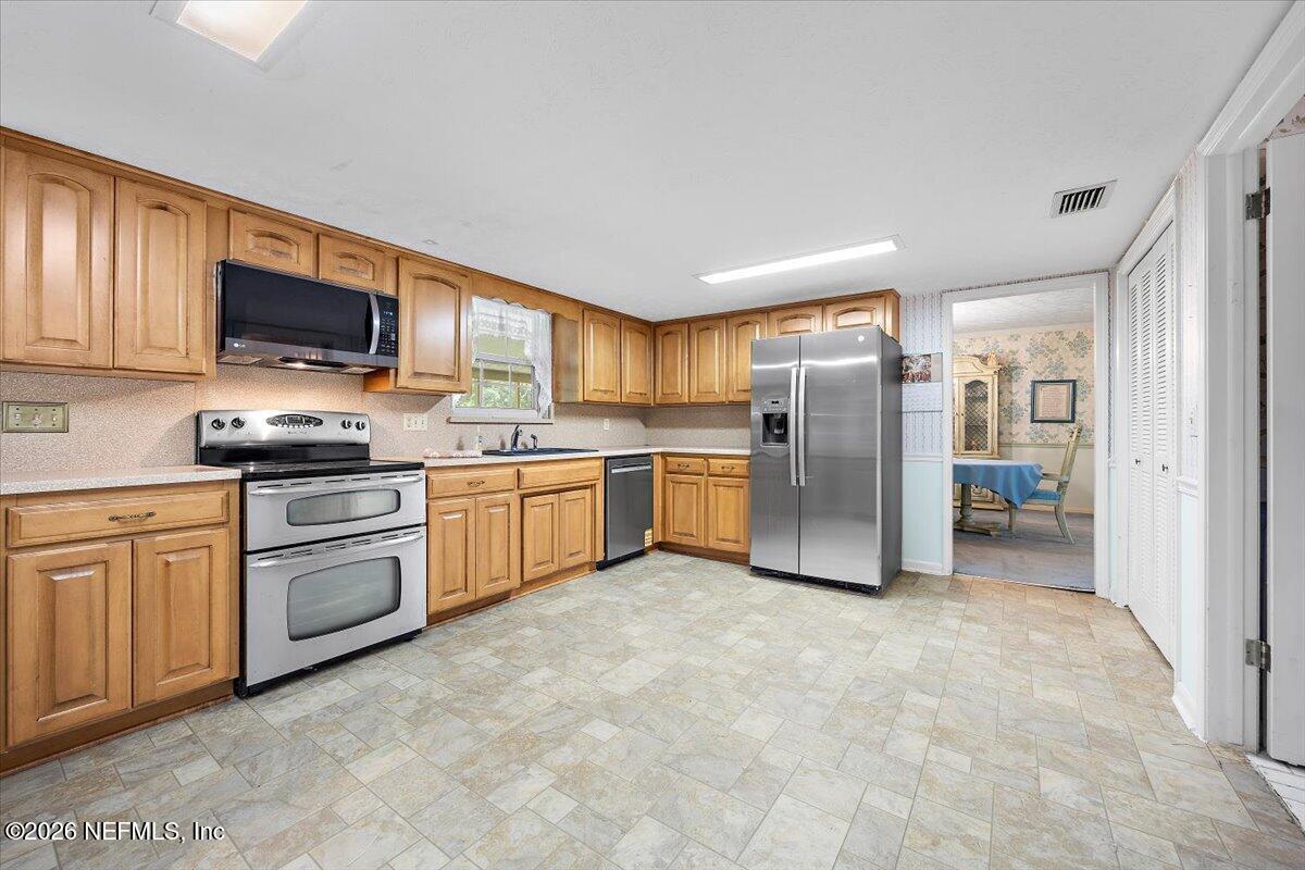3510 Sandburg Road Jacksonville, FL 32277 - Photo 6 of 25 Kitchen to Dining