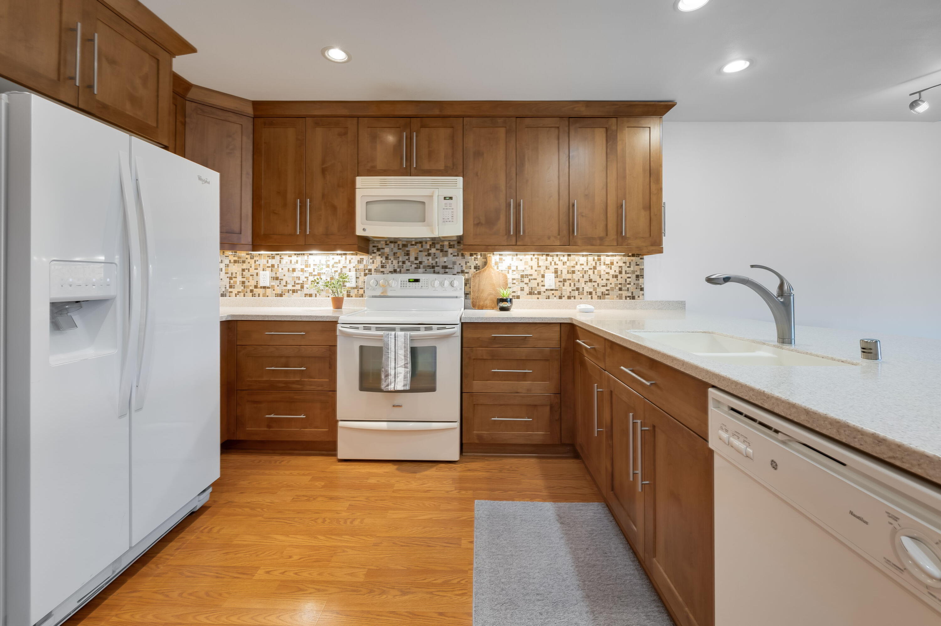 1600 West Green Tree Road, Unit 319 Glendale, WI 53209 - Photo 2 of 20 Kitchen with Penisula