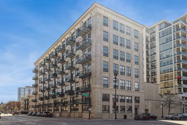 $1,800 | 1801 South Michigan Avenue, Unit 305, Chicago, IL 60616