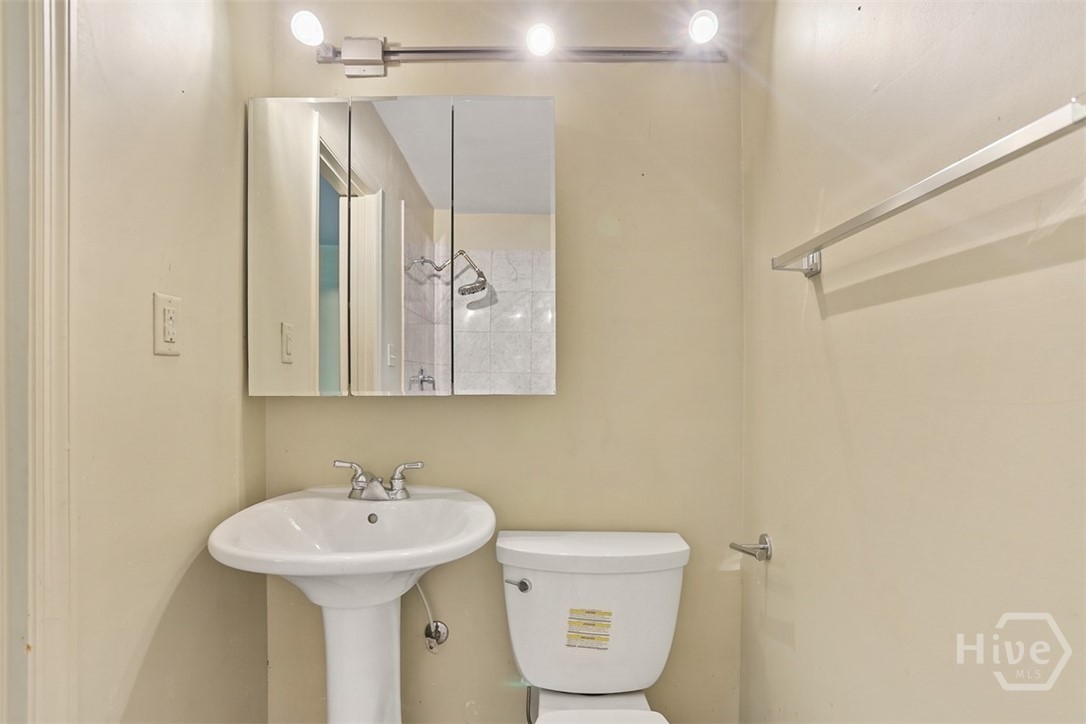 113 Country Lane Pooler, GA 31322 - Photo 27 of 51 Powder room