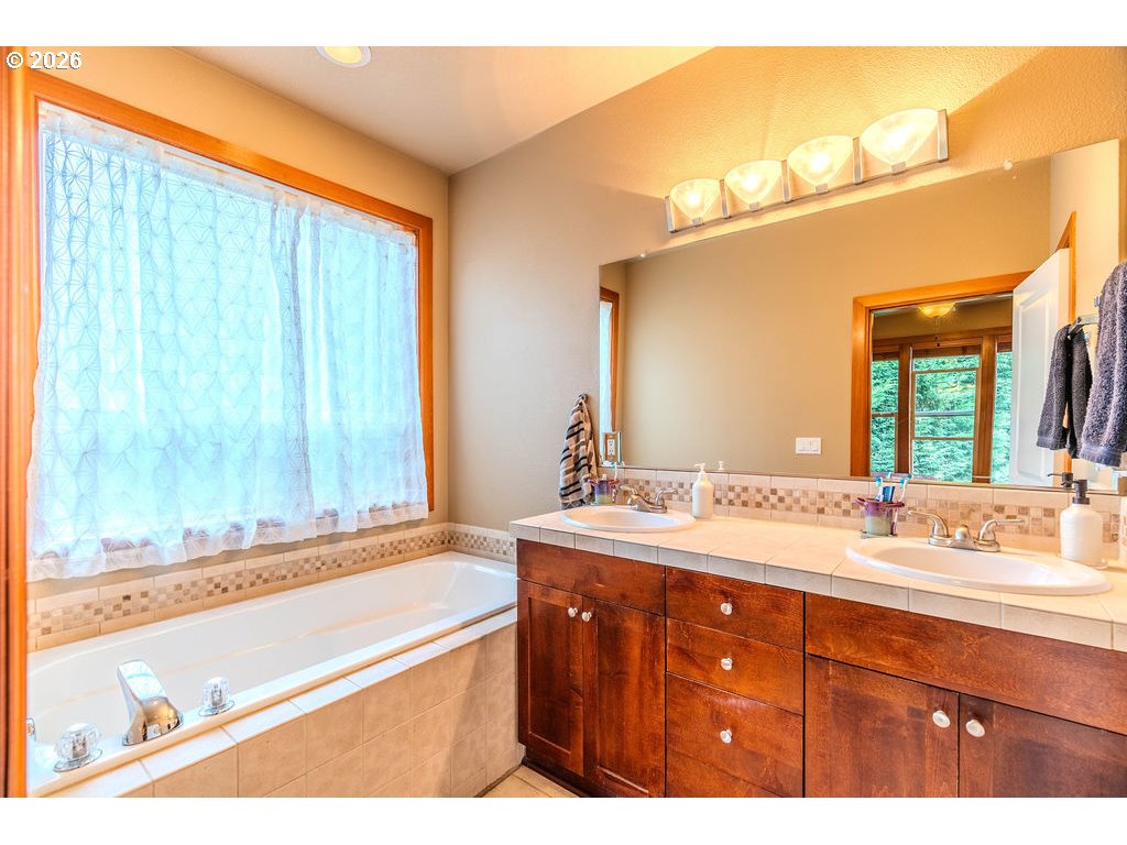 703 Southeast Anderson Lane Gresham, OR 97080 - Photo 29 of 33