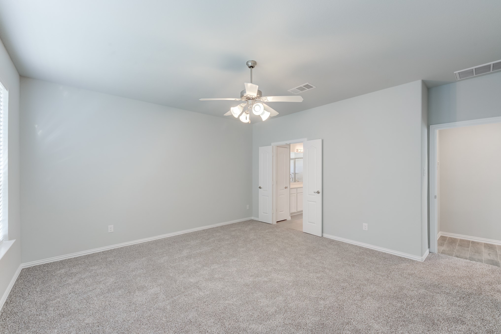 1225 Red Hills Drive Rosharon, TX 77583 - Photo 14 of 27 a view of an empty room with a chandelier fan