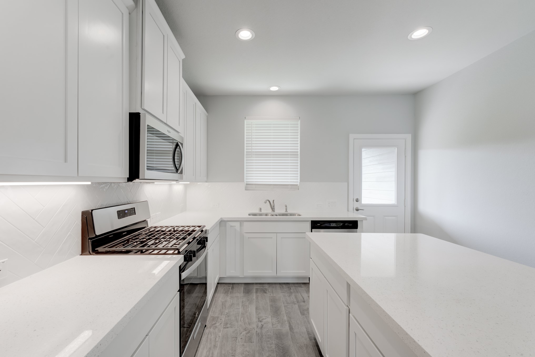 1225 Red Hills Drive Rosharon, TX 77583 - Photo 10 of 27 a kitchen with granite countertop a sink stove and cabinets
