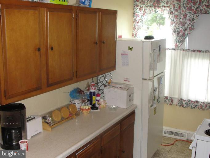 179 Park Road Pasadena, MD 21122 - Photo 3 of 9 Kitchen