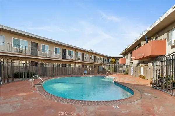 $325,000 | 5050 Linden Avenue, Unit 97, Long Beach, CA 90805