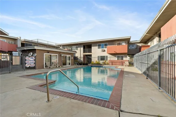 $325,000 | 5050 Linden Avenue, Unit 97, Long Beach, CA 90805