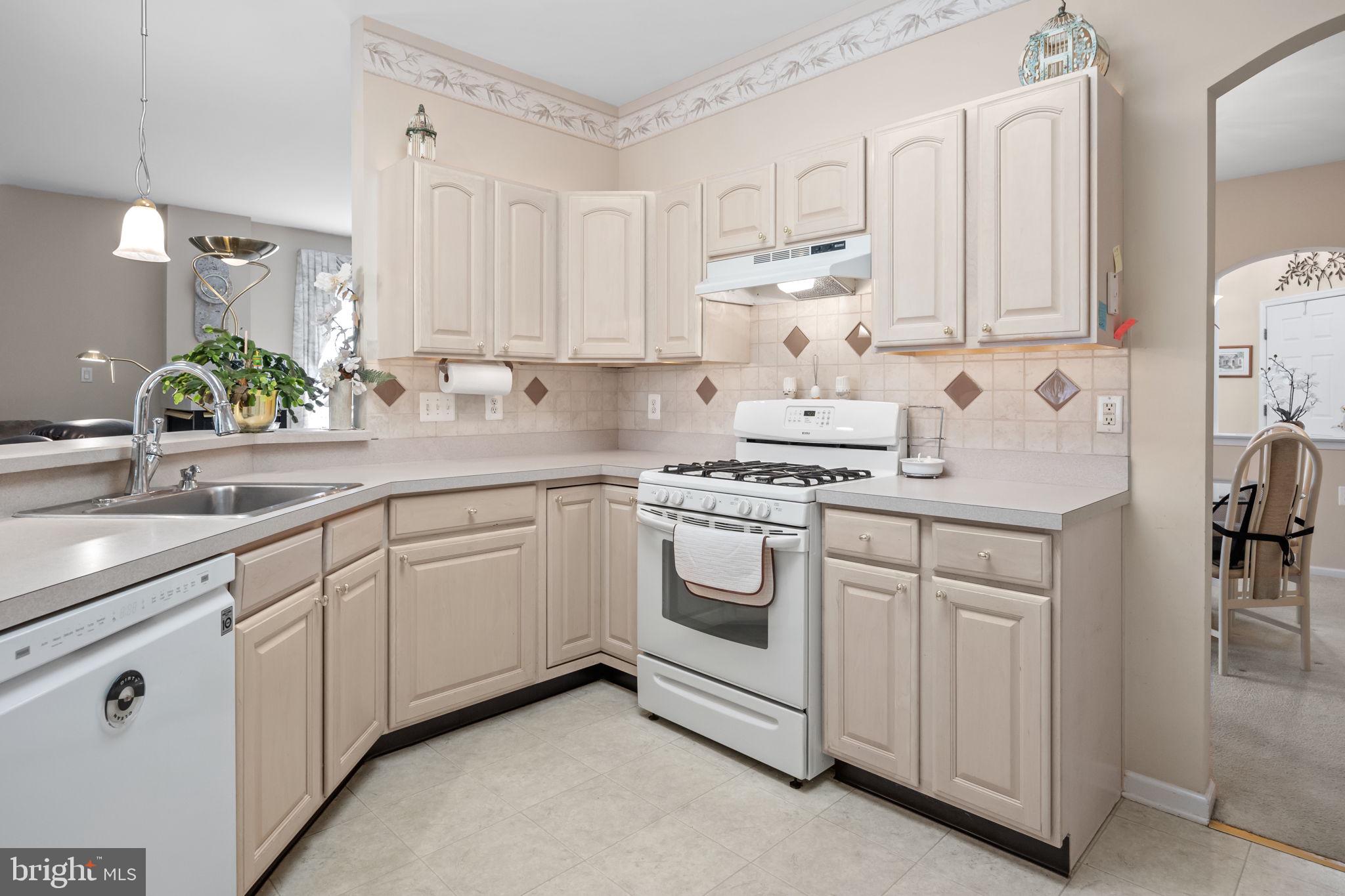 1136 Maxwell Manor Warminster, PA 18974 - Photo 17 of 41