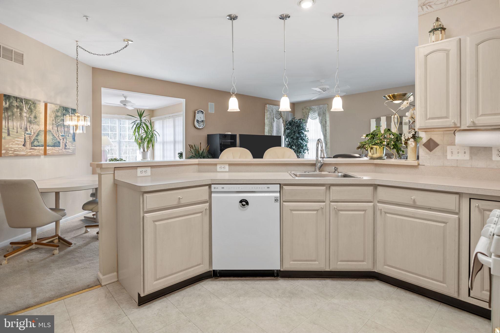 1136 Maxwell Manor Warminster, PA 18974 - Photo 21 of 41