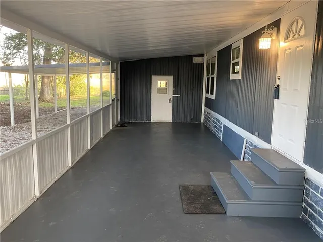 a view of livingroom with furniture