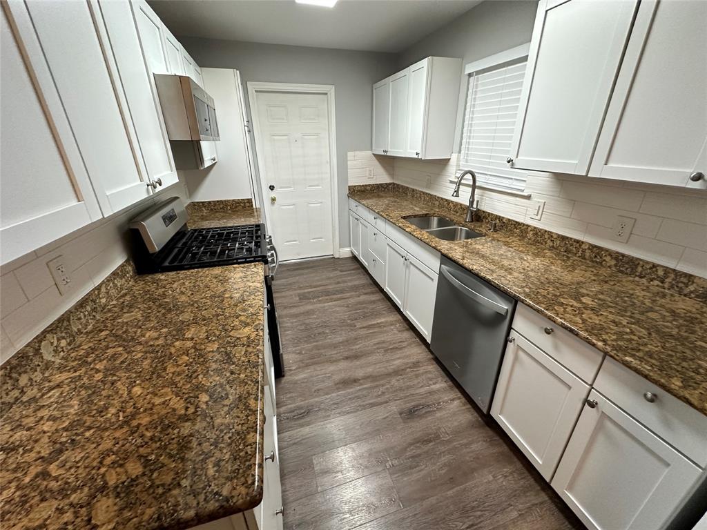 309 Southwest Murphy Road Burleson, TX 76028 - Photo 6 of 14